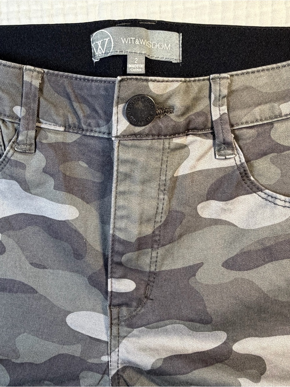 Wit & Wisdom Women’s Camo Ankle Skimmer High Wsist Jeans Gray & Olive Sz 2